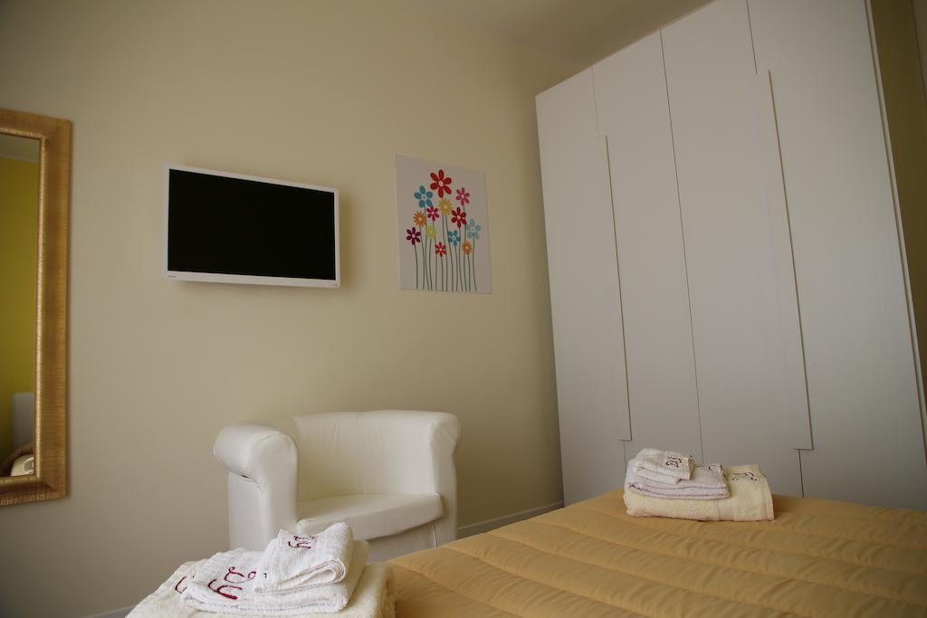 Domus Yenne Suites Каляри Екстериор снимка