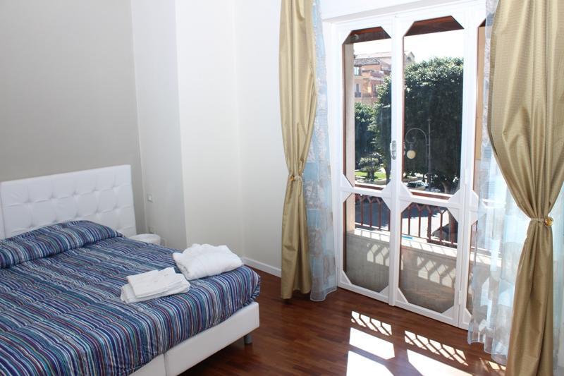 Domus Yenne Suites Каляри Екстериор снимка