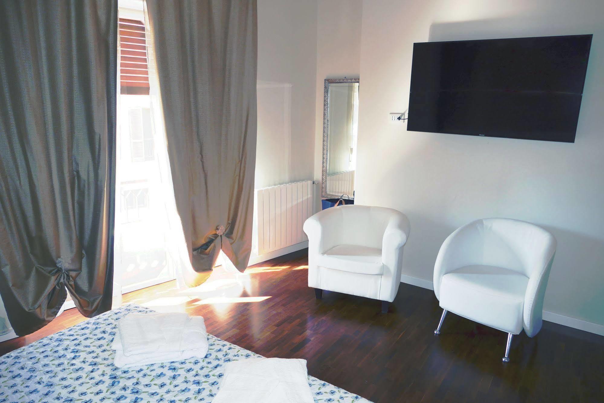 Domus Yenne Suites Каляри Екстериор снимка