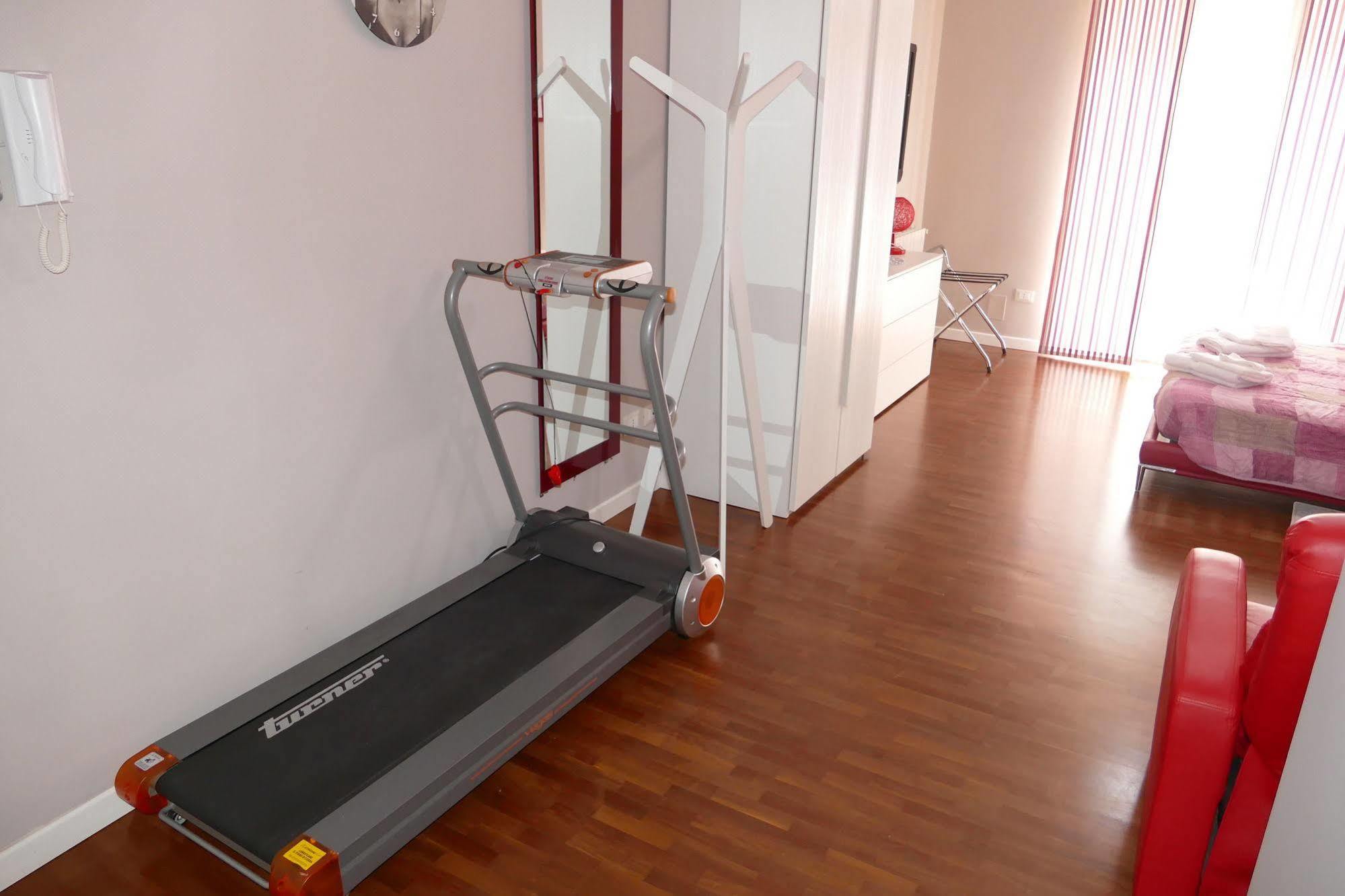 Domus Yenne Suites Каляри Екстериор снимка