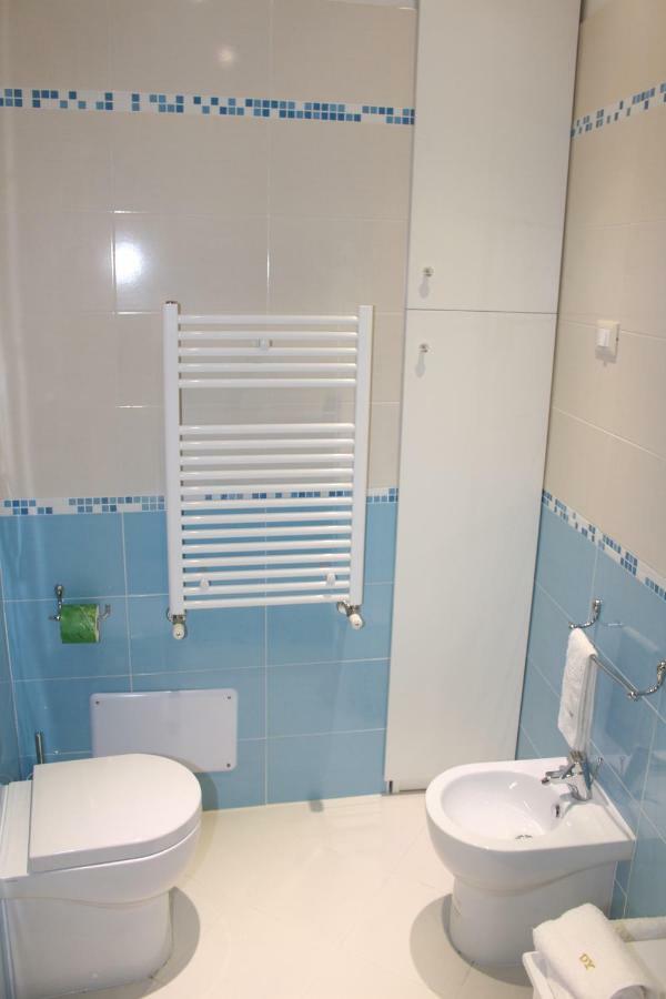 Domus Yenne Suites Каляри Екстериор снимка