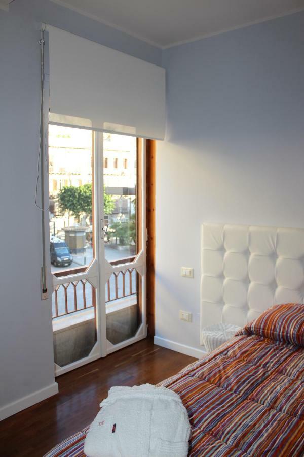 Domus Yenne Suites Каляри Екстериор снимка