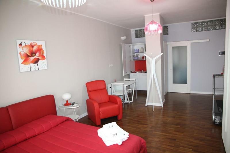 Domus Yenne Suites Каляри Екстериор снимка